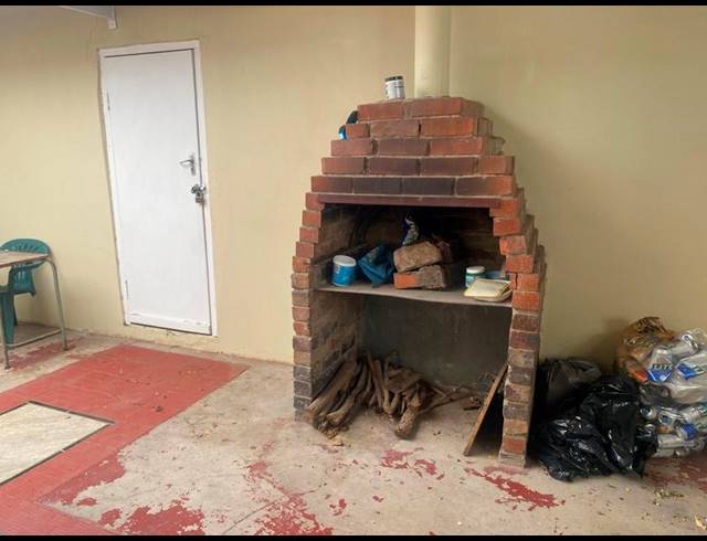 5 BEDROOM HOUSE FOR SALE IN TOP TOWN